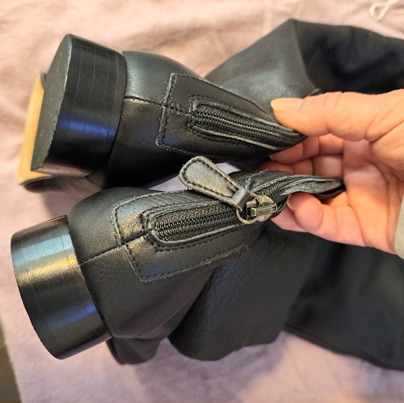 GOLDENBLEU blk smooth Italian leather crikled over knee boots - Picture 15 of 16